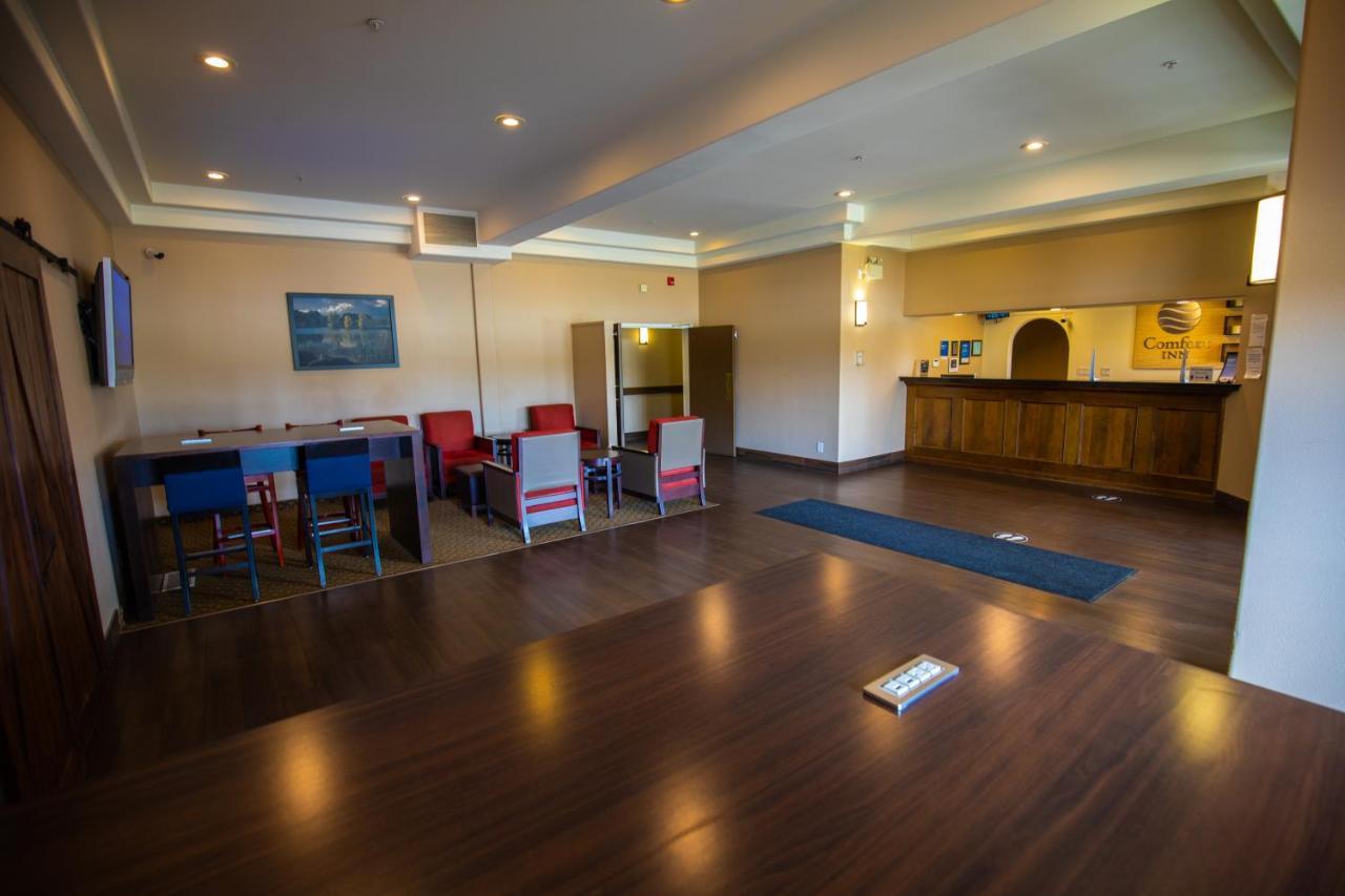 Comfort Inn Lethbridge Extérieur photo